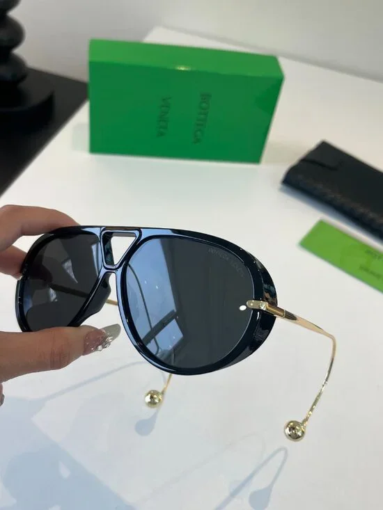 Bottega Veneta Women's Aviator Sunglasses - Picture 3 of 8